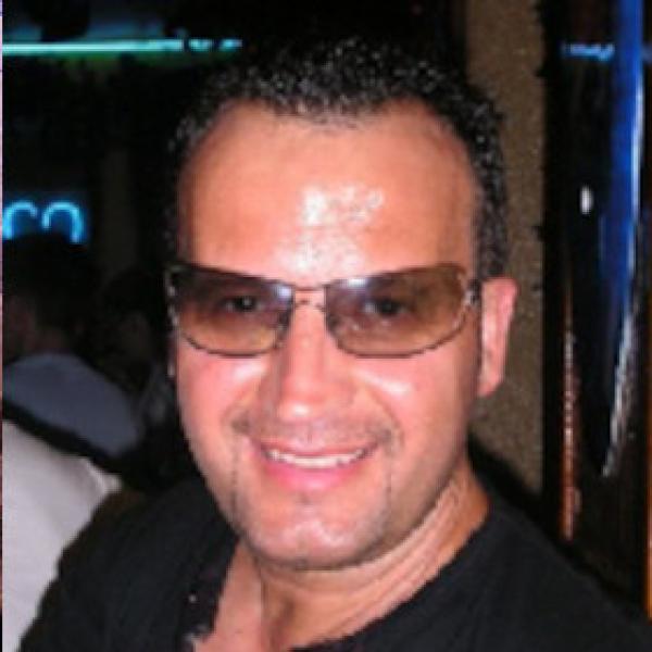 <p class='artist-title'>DJ animateur professionnel</br></br></p>
<span class='artist-code'>4</span>