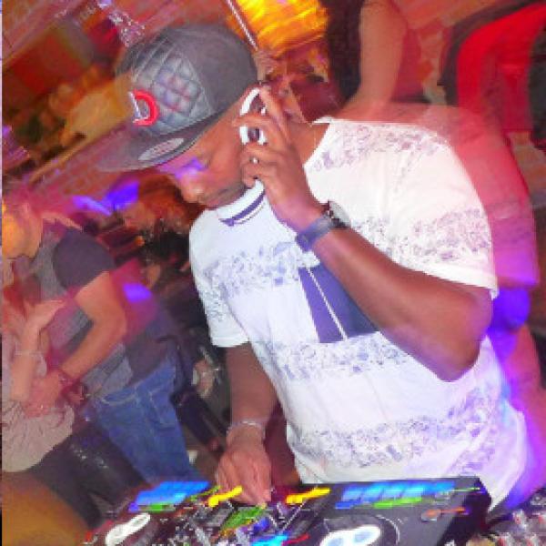 <p class='artist-title'>DJ animateur professionnel</br>
Afro</p>
<span class='artist-code'>5</span>
