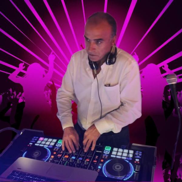 <p class='artist-title'>DJ Clubbing</br>Années 80's
/90's/2000</p>
<span class='artist-code'>8</span>
