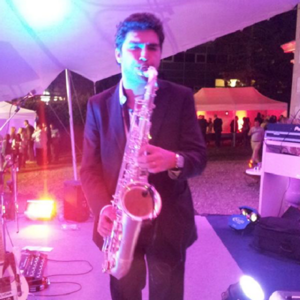 <p class='artist-title'>Musicien saxophoniste</br></br>
</p>
<span class='artist-code'>3</span>